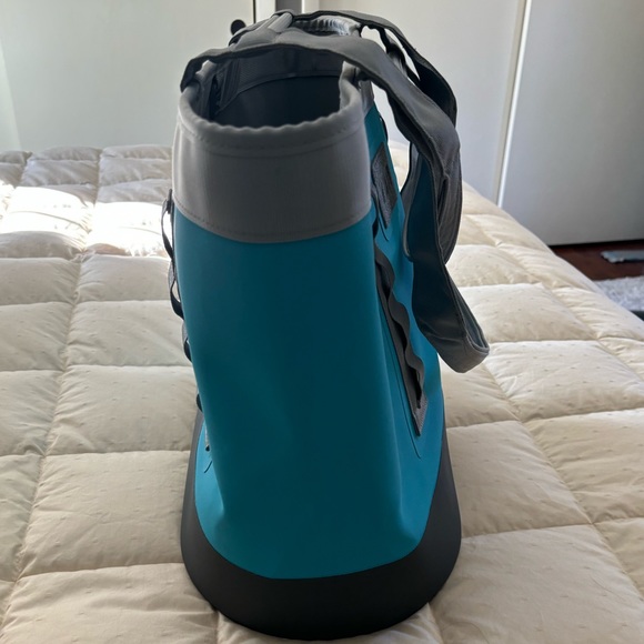 New Yeti Camino Carryall 35 all purpose bag. It’s beautiful reef blue. Must have - Picture 2 of 9